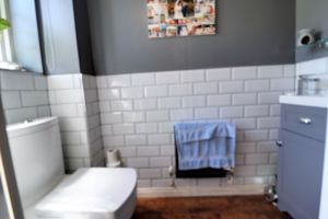 Guest WC- click for photo gallery